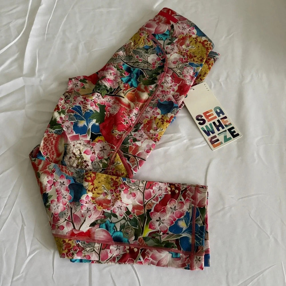 🆕🌸 Lululemon Seawheeze 2018 Speed Up Crop 21” Floral Cherry Blossom - Picture 1 of 7